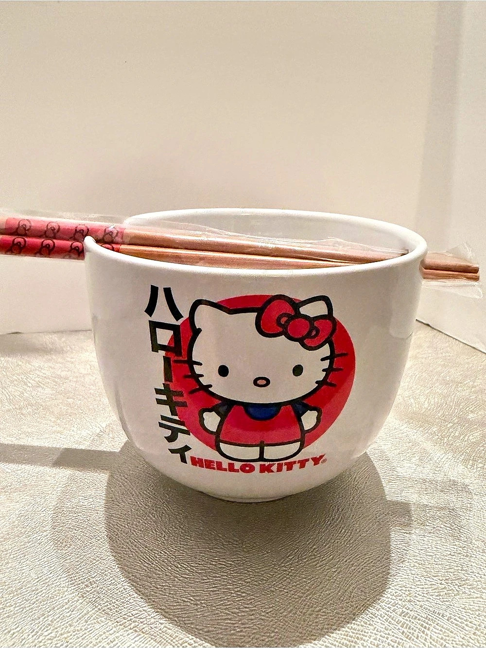 Hello Kitty Sanrio Ramen/Ceramic Bowl w/Chopstick Sz 20oz. Never used.